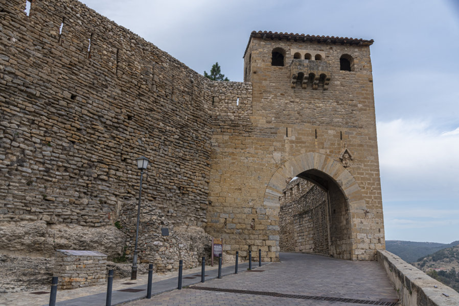 Castelló de la Plana - Morella 053 - Portal de Sant Mateu.jpg